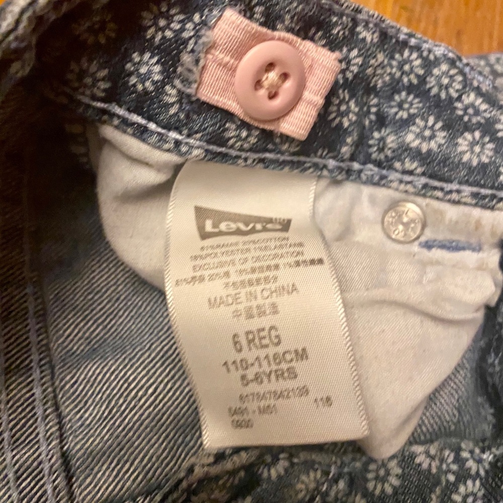 Levi’s Shorty Shorts Little Girls Size 6 - Picture 3 of 3